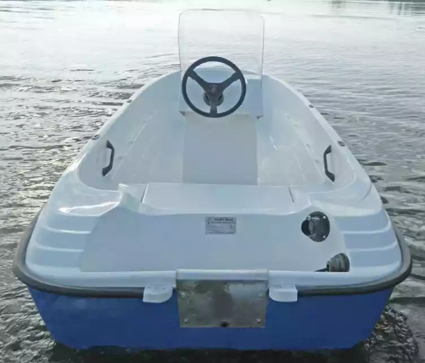 Стеклопластиковая лодка Пингвин с консолью (тримаран) в Балашихе
