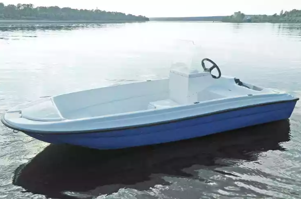 Стеклопластиковая лодка Пингвин с консолью (тримаран) в Балашихе