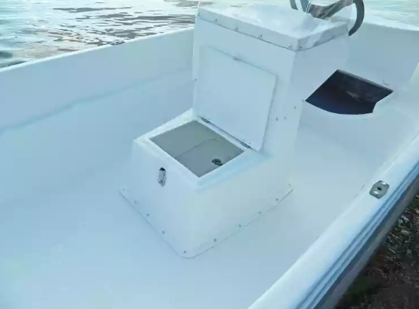 Стеклопластиковая лодка Пингвин с консолью (тримаран) в Балашихе