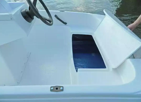 Стеклопластиковая лодка Пингвин с консолью (тримаран) в Балашихе