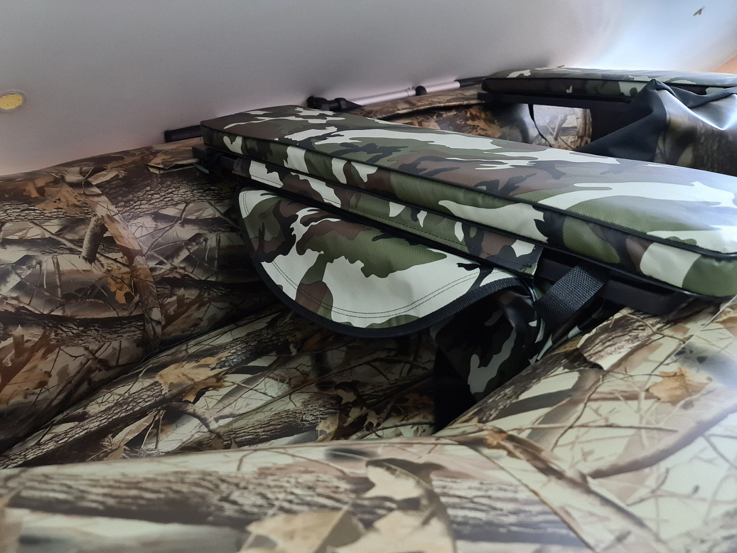 КОМПЛЕКТ МЯГКИХ НАКЛАДОК С СУМКОЙ ДЛЯ ЛОДОК 105Х20 КАМУФЛЯЖ в Балашихе